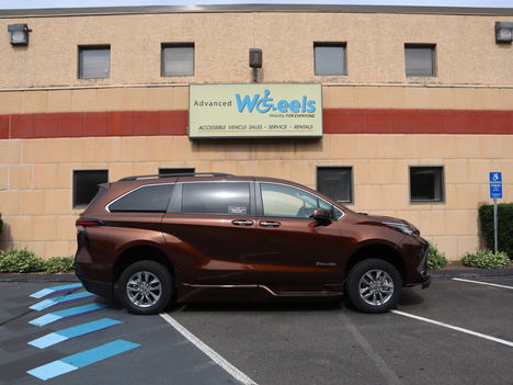 New Wheelchair Van For Sale: 2022 Toyota Sienna XLE Wheelchair Accessible Van For Sale with a BraunAbility BraunAbility Hybrid Toyota Sienna on it. VIN: 5TDJRKEC5NS119658