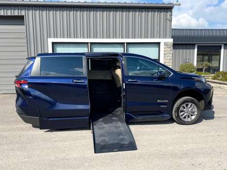 Used Wheelchair Van For Sale: 2021 Toyota Sienna XLE Wheelchair Accessible Van For Sale with a  on it. VIN: 5TDYRKEC4MS070871