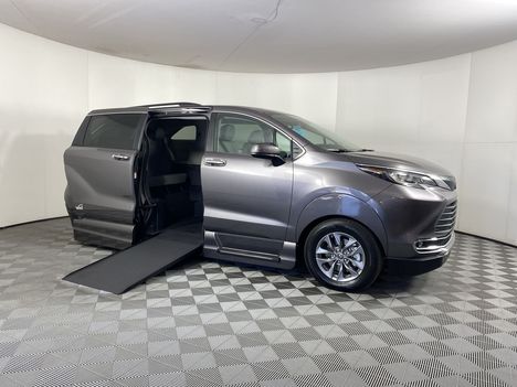 Used Wheelchair Van For Sale: 2022 Toyota Sienna XLE Wheelchair Accessible Van For Sale with a VMI Northstar on it. VIN: 5TDJRKEC5NS075614