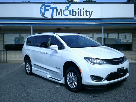 Used Wheelchair Van For Sale: 2020 Chrysler Pacifica Touring Wheelchair Accessible Van For Sale with a BraunAbility Chrysler Entervan XT on it. VIN: 2C4RC1BG5LR131160