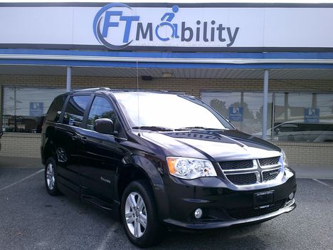 Used Wheelchair Van For Sale: 2019 Dodge Grand Caravan SXT Wheelchair Accessible Van For Sale with a BraunAbility Dodge Entervan XT on it. VIN: 2C4RDGCG3KR772644