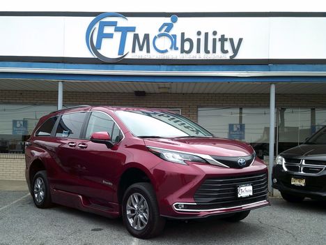 Used Wheelchair Van For Sale: 2022 Toyota Sienna XLE Wheelchair Accessible Van For Sale with a BraunAbility Toyota Rampvan XL on it. VIN: 5TDJRKEC8NS080533