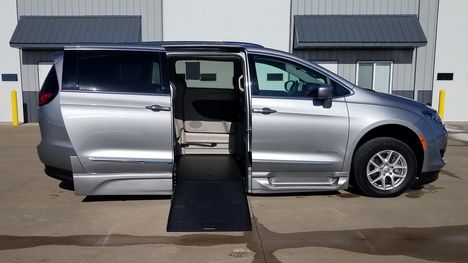 Used Wheelchair Van For Sale: 2020 Chrysler Pacifica Touring Wheelchair Accessible Van For Sale with a BraunAbility Chrysler Entervan XT on it. VIN: 2C4RC1BG8LR115549