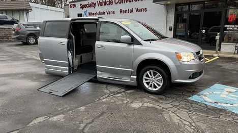 Used Wheelchair Van For Sale: 2018 Dodge Grand Caravan SXT Wheelchair Accessible Van For Sale with a BraunAbility Dodge Entervan XT on it. VIN: 2C7WDGCG1JR190563
