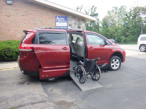 Used Wheelchair Van For Sale: 2014 Toyota Sienna LE Wheelchair Accessible Van For Sale with a  on it. VIN: 5TDKK3DC4ES438937