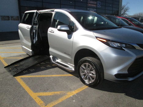 New Wheelchair Van For Sale: 2022 Toyota Sienna LE Wheelchair Accessible Van For Sale with a  on it. VIN: 5TDKRKECXNS107249