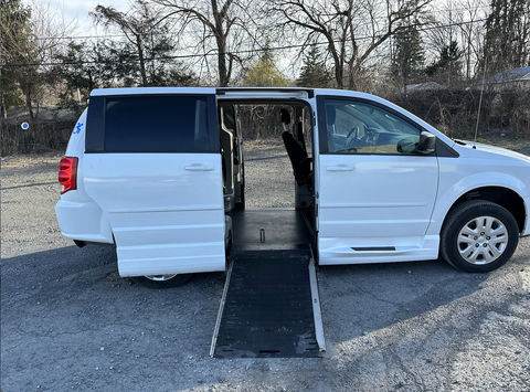 Used Wheelchair Van For Sale: 2018 Dodge Caravan SXT Wheelchair Accessible Van For Sale with a BraunAbility - Dodge Entervan Xi Infloor on it. VIN: 2C4RDGBG6JR160891