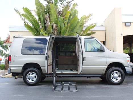 Used Wheelchair Van For Sale: 2006 Ford E-250 E-250 Wheelchair Accessible Van For Sale with a Braun on it. VIN: 1FTNS24L26DA02365