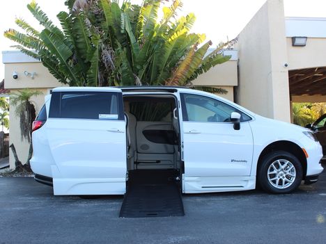 Used Wheelchair Van For Sale: 2021 Chrysler Voyager LXi Wheelchair Accessible Van For Sale with a Braun Foldout XT on it. VIN: 2C4RC1DG8MR558038