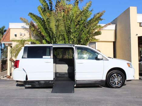 Used Wheelchair Van For Sale: 2017 Dodge Grand Caravan SXT Wheelchair Accessible Van For Sale with a Other on it. VIN: 2C4RDGCG6HR861388