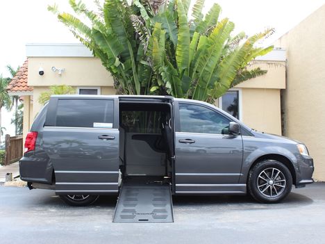Used Wheelchair Van For Sale: 2018 Dodge Grand Caravan SXT Wheelchair Accessible Van For Sale with a Braun Companion Van on it. VIN: 2C4RDGCG6JR249312