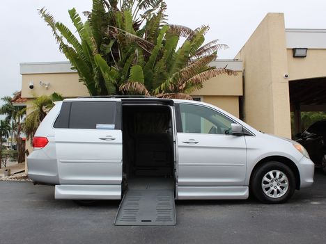 Used Wheelchair Van For Sale: 2010 Honda Odyssey EX Wheelchair Accessible Van For Sale with a Braun on it. VIN: 5FNRL3H43AB070764