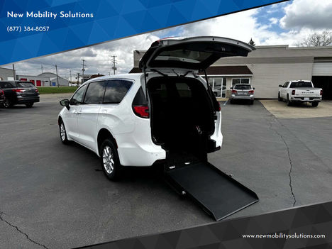 Used Wheelchair Van For Sale: 2025 Chrysler Pacifica Select 4dr Mini Van Wheelchair Accessible Van For Sale with a  on it. VIN: 2C4RC1BG9SR575110