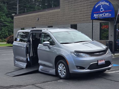Used Wheelchair Van For Sale: 2019 Chrysler Pacifica Touring Wheelchair Accessible Van For Sale with a Side Entry Handicap Van on it. VIN: 2C4RC1BG4KR732591