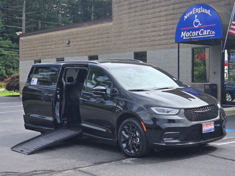 Used Wheelchair Van For Sale: 2022 Chrysler Pacifica Touring L S Wheelchair Accessible Van For Sale with a Side Entry Handicap Van on it. VIN: 2C4RC1BGXNR195567