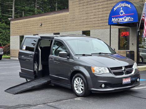 Used Wheelchair Van For Sale: 2018 Dodge Caravan SXT Wheelchair Accessible Van For Sale with a Side Entry Handicap Van on it. VIN: 2C4RDGCG3JR283286
