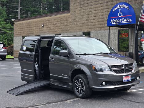 Used Wheelchair Van For Sale: 2019 Dodge Caravan SXT Wheelchair Accessible Van For Sale with a Side Entry Handicap Van on it. VIN: 2C4RDGEG9KR621417