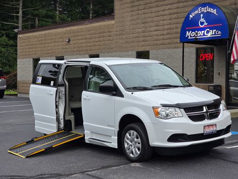 Used Wheelchair Van For Sale: 2018 Dodge Caravan SE Wheelchair Accessible Van For Sale with a Side Entry Handicap Van on it. VIN: 2C7WDGBG3JR203539