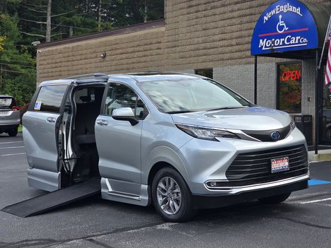 Used Wheelchair Van For Sale: 2022 Toyota Sienna XLE Wheelchair Accessible Van For Sale with a Side Entry Handicap Van on it. VIN: 5TDJSKFC2NS067392