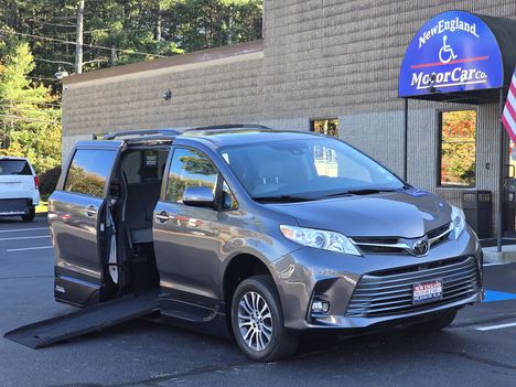 Used Wheelchair Van For Sale: 2019 Toyota Sienna Ltd/Ltd Premium/XLE/XLE Premium Wheelchair Accessible Van For Sale with a Side Entry Handicap Van on it. VIN: 5TDYZ3DC0KS001924