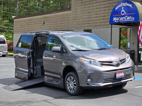 Used Wheelchair Van For Sale: 2020 Toyota Sienna XLE Wheelchair Accessible Van For Sale with a Side Entry Handicap Van on it. VIN: 5TDYZ3DC2LS075119