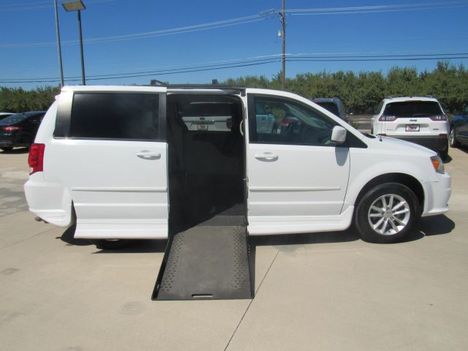 Used Wheelchair Van For Sale: 2016 Dodge Grand Caravan SXT Minivan 4D Wheelchair Accessible Van For Sale with a  on it. VIN: 2C4RDGCG5GR267325