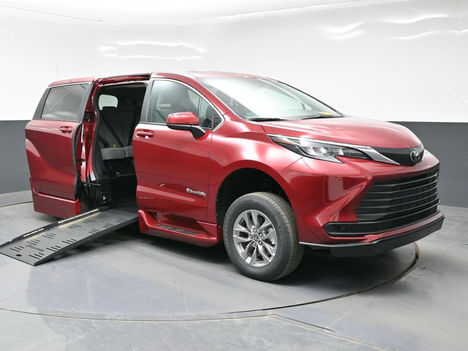 New Wheelchair Van For Sale: 2026 Toyota Sienna LE 8 Passenger 4dr Mini Van Wheelchair Accessible Van For Sale with a  on it. VIN: 5TDKRKEC8TS297677