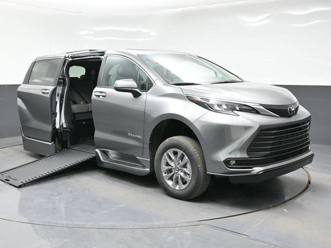 New Wheelchair Van For Sale: 2026 Toyota Sienna XLE 7 Passenger 4dr Mini Van Wheelchair Accessible Van For Sale with a  on it. VIN: 5TDYRKEC5TS299249