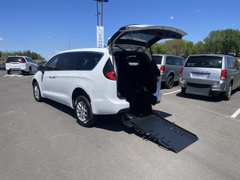 Used Wheelchair Van For Sale: 2025 Chrysler Pacifica Select 4dr Mini Van Wheelchair Accessible Van For Sale with a  on it. VIN: 2C4RC1BG4SR527885