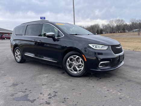 Used Wheelchair Van For Sale: 2022 Chrysler Pacifica Limited 4dr Mini Van Wheelchair Accessible Van For Sale with a  on it. VIN: 2C4RC1GG5NR124088