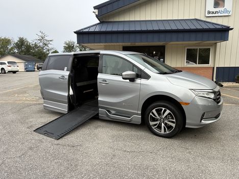 Used Wheelchair Van For Sale: 2022 Honda Odyssey Touring Wheelchair Accessible Van For Sale with a  on it. VIN: 5FNRL6H81NB067601