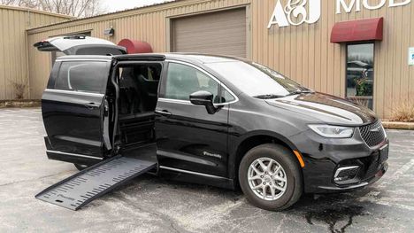 Used Wheelchair Van For Sale: 2025 Chrysler Pacifica Select Wheelchair Accessible Van For Sale with a BraunAbility Chrysler Foldout on it. VIN: 2C4RC1BG1SR526533