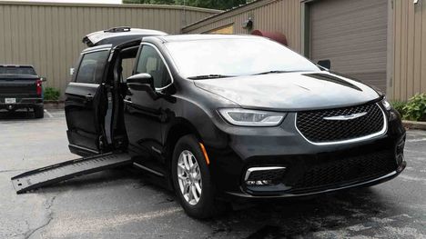 Used Wheelchair Van For Sale: 2025 Chrysler Pacifica Select Wheelchair Accessible Van For Sale with a BraunAbility Chrysler Foldout on it. VIN: 2C4RC1BG1SR544692