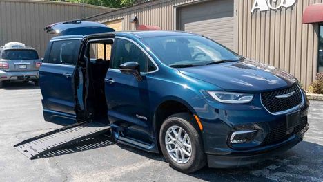 Used Wheelchair Van For Sale: 2025 Chrysler Pacifica Select Safety Wheelchair Accessible Van For Sale with a BraunAbility Chrysler Foldout XT on it. VIN: 2C4RC1BG5SR501084