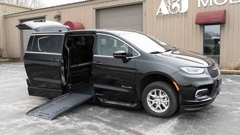 Used Wheelchair Van For Sale: 2025 Chrysler Pacifica Select Wheelchair Accessible Van For Sale with a BraunAbility Chrysler Foldout XT on it. VIN: 2C4RC1BG8SR574580