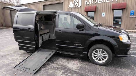 Used Wheelchair Van For Sale: 2015 Dodge Grand Caravan SXT Wheelchair Accessible Van For Sale with a BraunAbility Dodge Entervan Xi Infloor on it. VIN: 2C4RDGCG1FR568947