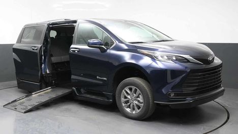 New Wheelchair Van For Sale: 2026 Toyota Sienna XLE Base Wheelchair Accessible Van For Sale with a BraunAbility Toyota Rampvan XT on it. VIN: 5TDYRKEC1TS318153