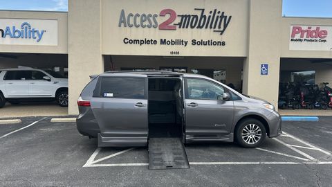 Used Wheelchair Van For Sale: 2018 Toyota Sienna XLE Wheelchair Accessible Van For Sale with a BraunAbility - Toyota Rampvan XL on it. VIN: 5TDYZ3DC2JS964516