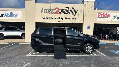 Used Wheelchair Van For Sale: 2022 Toyota Sienna XLE Wheelchair Accessible Van For Sale with a BraunAbility - Toyota Rampvan XL on it. VIN: 5TDJRKEC9NS099902