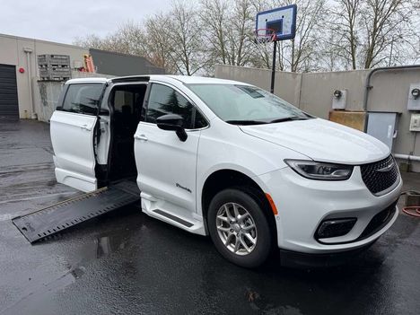 Used Wheelchair Van For Sale: 2025 Chrysler Pacifica Select Wheelchair Accessible Van For Sale with a BraunAbility Chrysler Infloor on it. VIN: 2C4RC1BG4SR598598