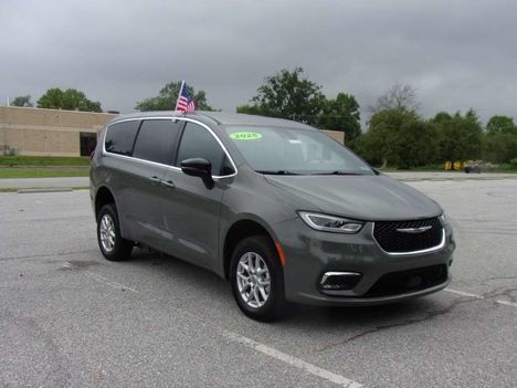 Used Wheelchair Van For Sale: 2025 Chrysler Pacifica Select Wheelchair Accessible Van For Sale with a BraunAbility Chrysler Manual Rear-Entry on it. VIN: 2C4RC1BG7SR544664