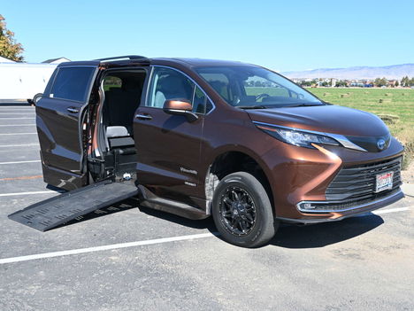 Used Wheelchair Van For Sale: 2021 Toyota Sienna XLE Wheelchair Accessible Van For Sale with a undefined on it. VIN: 5TDJRKECXMS046463