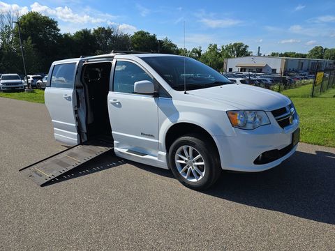 Used Wheelchair Van For Sale: 2020 Dodge Caravan SXT Wheelchair Accessible Van For Sale with a BraunAbility - Dodge CompanionVan on it. VIN: 2C4RDGCGXLR184113
