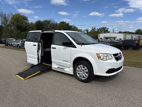 Used Wheelchair Van For Sale: 2019 Dodge Caravan SE Wheelchair Accessible Van For Sale with a BraunAbility - Dodge CompanionVan on it. VIN: 2C7WDGBG0KR649598