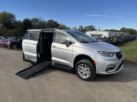 Used Wheelchair Van For Sale: 2022 Chrysler Pacifica Touring L Wheelchair Accessible Van For Sale with a Non Branded - Full Size Van Conversion on it. VIN: 2C4RC1BG7NR160713