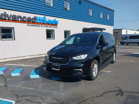 Used Wheelchair Van For Sale: 2025 Chrysler Pacifica Select Wheelchair Accessible Van For Sale with a BraunAbility Chrysler Companion Van on it. VIN: 2C4RC1BGXSR548031