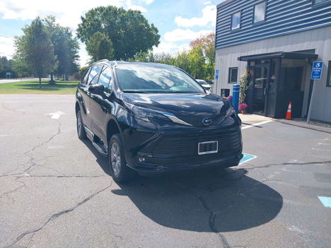 New Wheelchair Van For Sale: 2025 Toyota Sienna XLE Wheelchair Accessible Van For Sale with a BraunAbility Toyota Sienna Hybrid Power Foldout on it. VIN: 5TDJRKECXSS281863