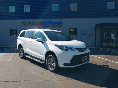 New Wheelchair Van For Sale: 2026 Toyota Sienna LE Wheelchair Accessible Van For Sale with a BraunAbility Toyota Manual Rear Entry on it. VIN: 5TDKRKEC2TS308768