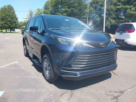 New Wheelchair Van For Sale: 2026 Toyota Sienna LE Wheelchair Accessible Van For Sale with a BraunAbility Toyota Sienna Hybrid Power Foldout on it. VIN: 5TDKRKEC4TS305404