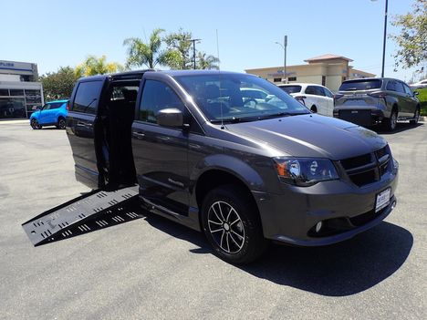 Used Wheelchair Van For Sale: 2019 Dodge Grand Caravan SE - Minivan Wheelchair Accessible Van For Sale with a BraunAbility Dodge Entervan XT on it. VIN: 2C4RDGEG8KR513290